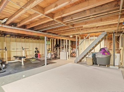 10 Pink Cloud Ct, Norwalk CT  06851-3310 exterior