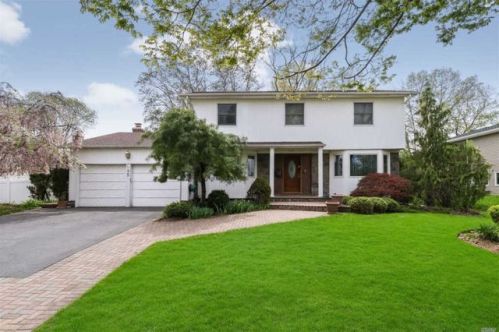 45 Chenango Dr, Muttontown, NY 11753-1503