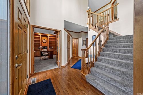 50568 Lakeside Dr, Granger, IN 46530-4931