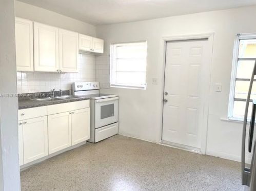 219 13th St, Dania Beach FL  33004-4232 exterior