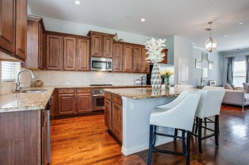 6467 Las Colinas Blvd, Irving TX  75039-2904 exterior