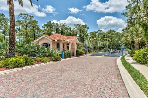 228 Belina Dr, Naples FL  34104-8445 exterior