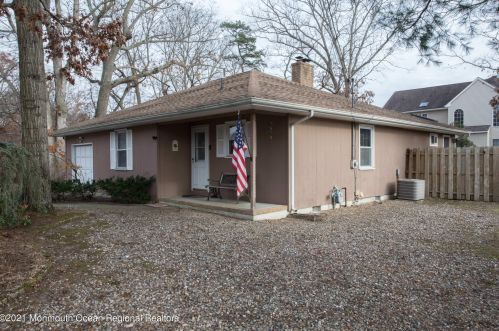 13 Pinewood Dr, Bricktown, NJ 08724-2813