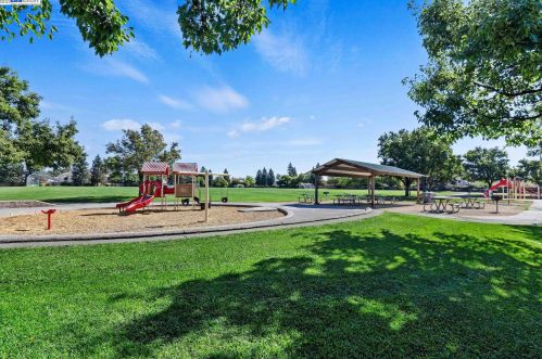736 Clifton Way, Vacaville CA  95688-8547 exterior