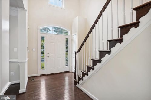 7220 Arthur Dr, Falls Church, VA 22046-3714