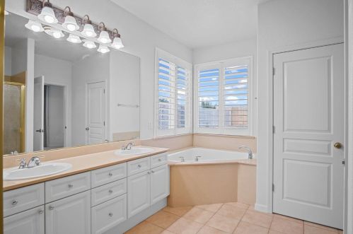 2709 Mira Vista Dr, Modesto CA  95356-8798 exterior