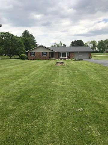 9690 Honeycreek Rd, Muncie, IN 47302-8143