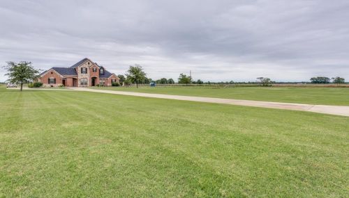 10325 Mohon Ln, Pilot Point, TX 76258-6511