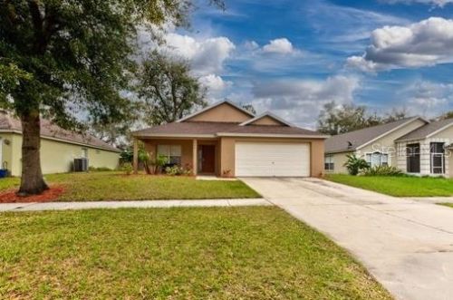 3862 Bayshore Cir, Tavares, FL 32778-9467