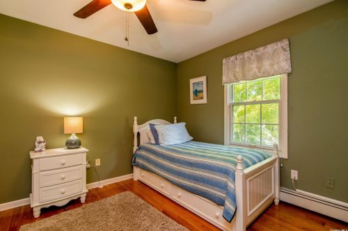 22 Little Harbor Rd, Mount Sinai NY  11766-1208 exterior