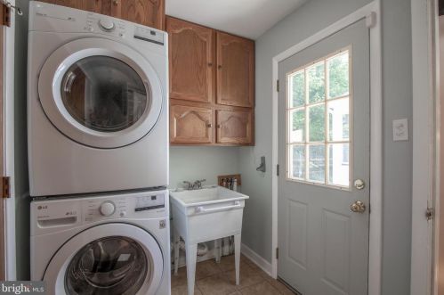 932 Queens Dr, Yardley PA  19067-4528 exterior