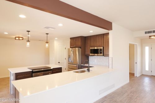 2946 Fairway View Cir, Tucson, AZ 85742-9759