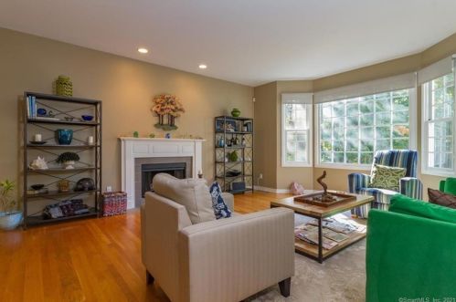 18 Betmarlea Rd, Norwalk CT  06850-2702 exterior