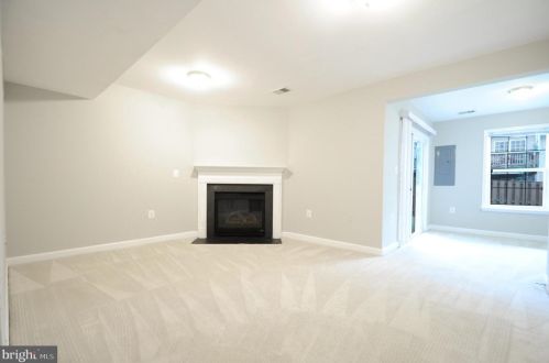 209 Hawks View Sq, Leesburg VA  20175-4103 exterior