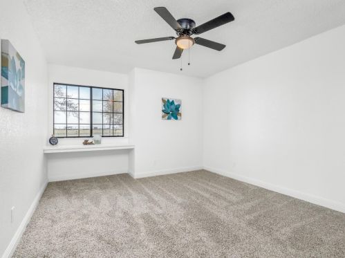 855 Mount Whitney Ave, Laton CA  93242-9724 exterior