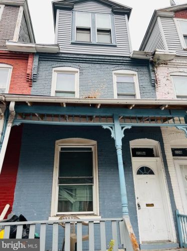 2216 Logan St, Harrisburg, PA 17110-1825