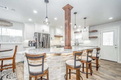 326 Freeman Blvd, West Columbia, TX 77486-9666