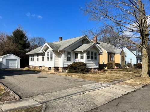 24 Roswell St, Milford, CT 06460-5138