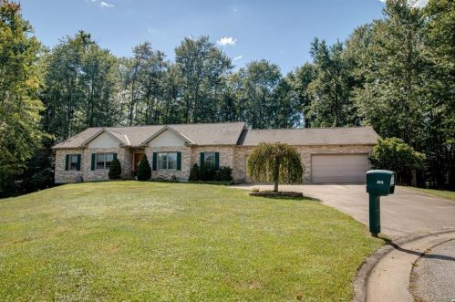 2013 Mistletoe Ct, Amelia, OH 45102-8014
