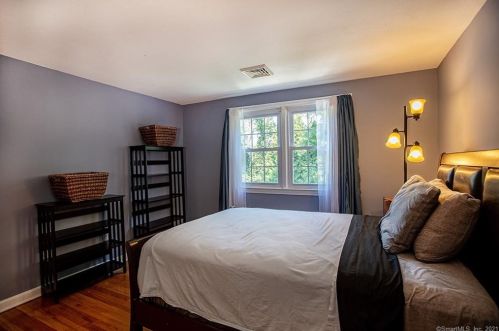 379 Glenwood Avenue Ext, Waterford CT  06385-3808 exterior