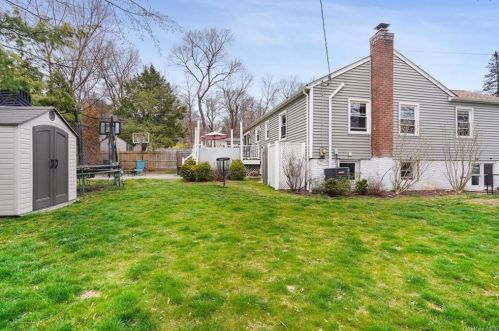 106 Halyan Rd, Yorktown Hgts NY  10598-4304 exterior