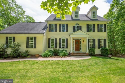 8320 Harrison Ct, Fredericksburg, VA 22407-1906