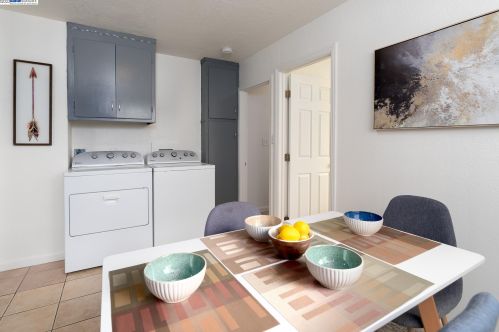 1451 Havenscourt Blvd, Oakland CA  94621-3627 exterior