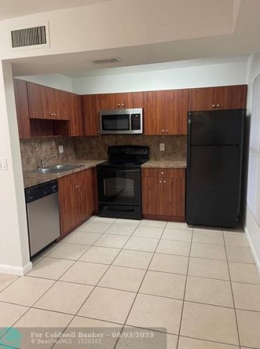 11514 10th St, Hollywood, FL 33026-3833