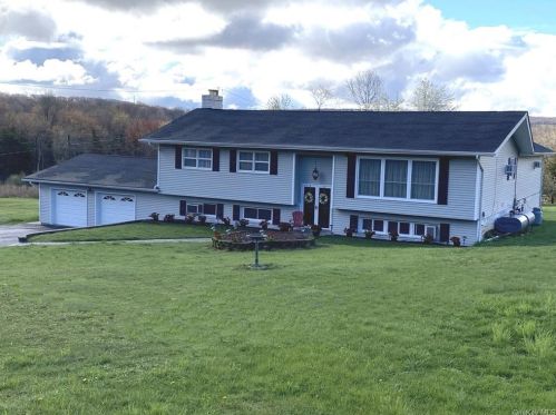 65 Greycourt Rd, Chester, NY 10918-4507