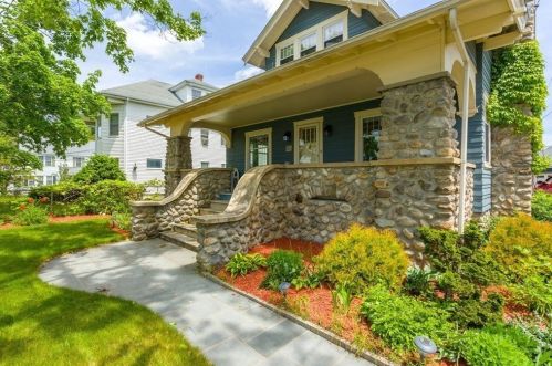 20 Stoughton Ave, Webster, MA 01570-2335