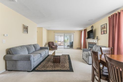 124 Hilltop Pl, New London NH  03257-5412 exterior