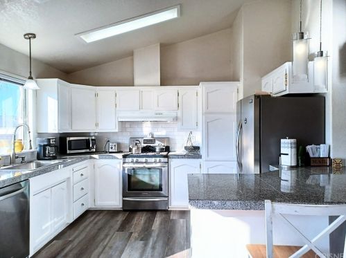 19778 Canyon View Dr, Santa Clarita CA  91351-5717 exterior