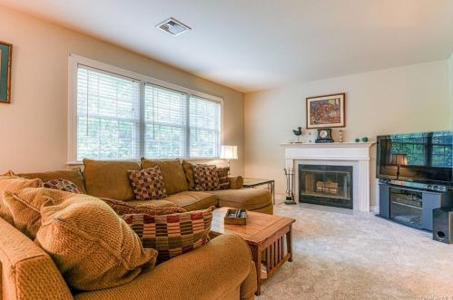 70 Iron Mountain Rd, Warwick NY  10990-3307 exterior