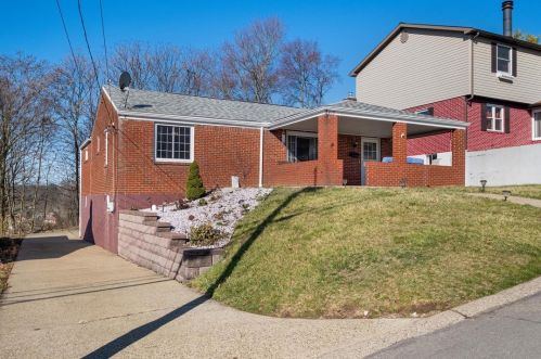 410 Lebanon Manor Dr, Pittsburgh, PA 15122-3223