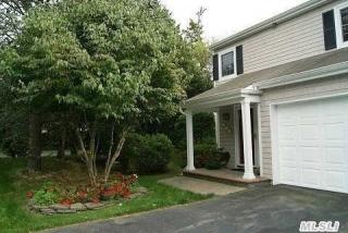 151 Boathouse Ln, Bayshore, NY 11706-8133