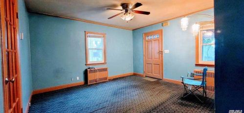 32 Brian St, New Hyde Park, NY 11040-2431