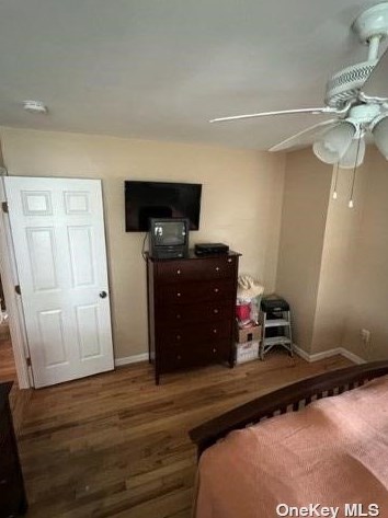 80 Doges Promenade, North Lindenhurst NY  11757-6408 exterior