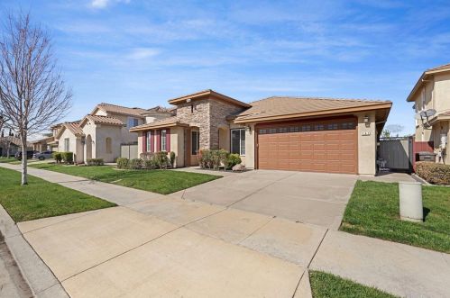 767 Red Barn Pl, Lathrop CA  95330-8975 exterior