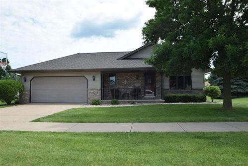 1808 Fieldcrest Dr, Kaukauna, WI 54130-3053