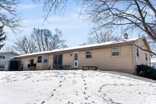 1566 Dover Dr, Waukesha WI  53186-6332 exterior