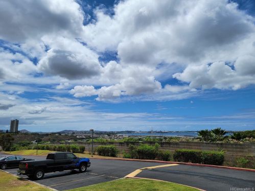 98-1373 Kaahumanu St, Aiea, HI