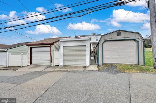 2029 Walnut St, Ashland PA  17921-1611 exterior