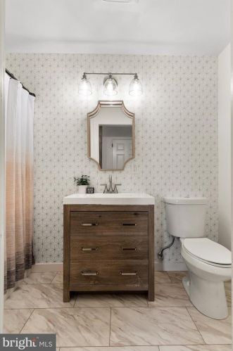 2146 Stonecrest Dr, Lancaster PA  17601-5437 exterior