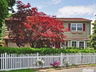 1604 Hilary Ct, Hewlett NY  11557-2705 exterior