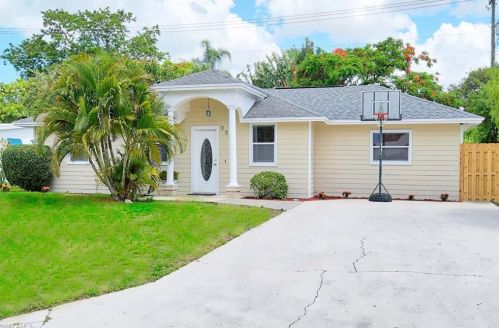 1109 Alhambra Cir, Naples FL 34103-3291 exterior