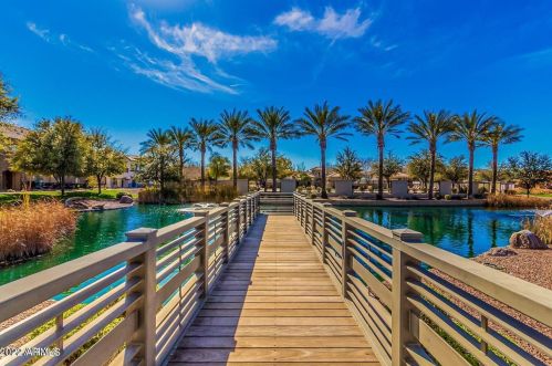 1664 Bridgeport Pkwy, Gilbert AZ  85295-6017 exterior