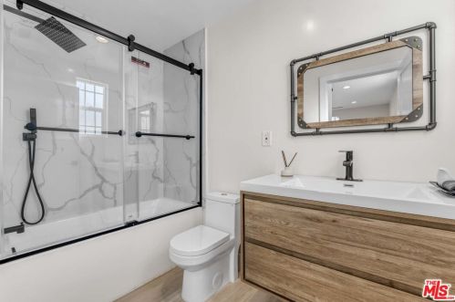 11512 La Maida St, North Hollywood CA  91601-4323 exterior