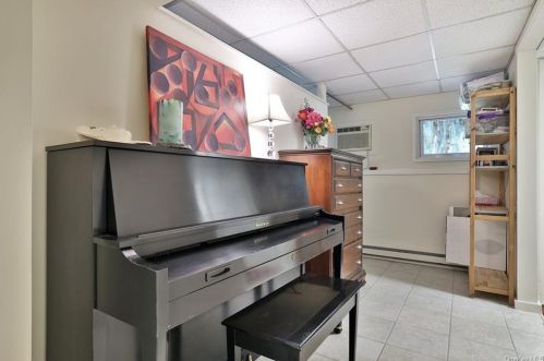 68 Spice Bush Ln, Tuxedo Park NY  10987-3518 exterior