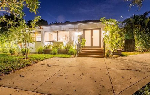101 102nd St, Miami, FL 33138-2324