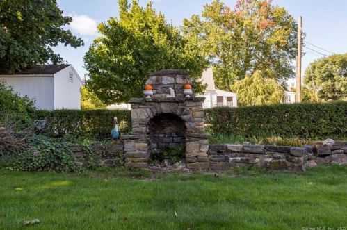 40 Mckinley St, Manchester CT 06040-4845 exterior